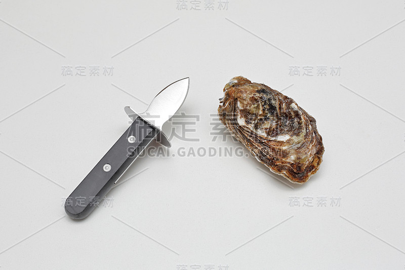 牡蛎和刀