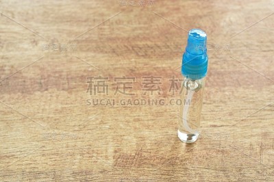 以酒精或凝胶为基础的手部消毒喷雾剂用于清洗疾病