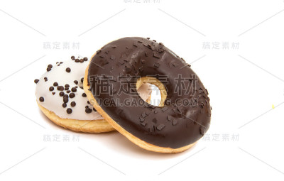 美味的甜甜圈在彩色釉孤立