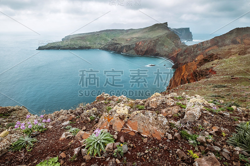 从Pico do Furado上俯瞰Sao Lourenco与大西洋湾的景色，Pico do Fur