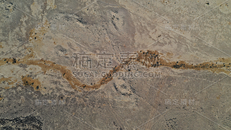 空中俯瞰内盖夫沙漠，Ezuz村。沙地表面。地球上美丽的图案。质地,背景。以色列。