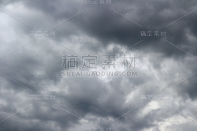 多云的天空背景。