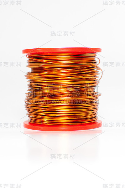 一束细铜线隔离在白色上