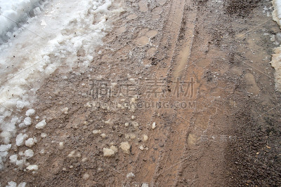 雪地上的脚印