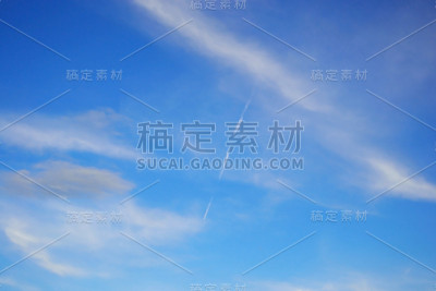 蓝天和白云。