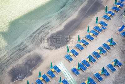 鸟瞰海滩