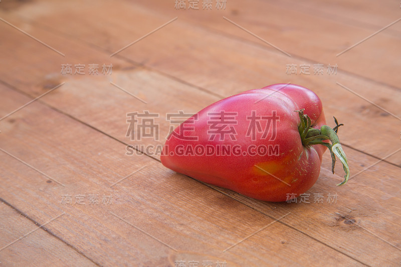 Food_Ugly_tomato_1