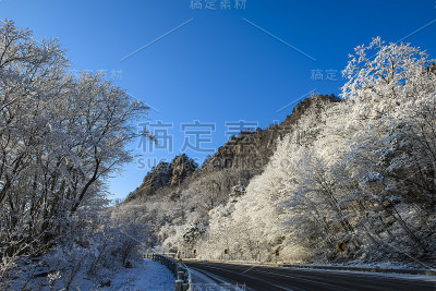 雪山中的早晨