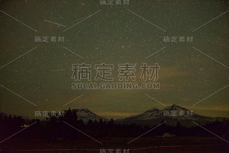 三姐妹山星夜夜卫星流星