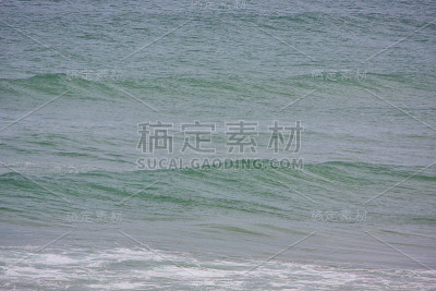 库伦的滚滚波涛