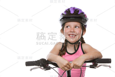 自行车上的微笑女孩