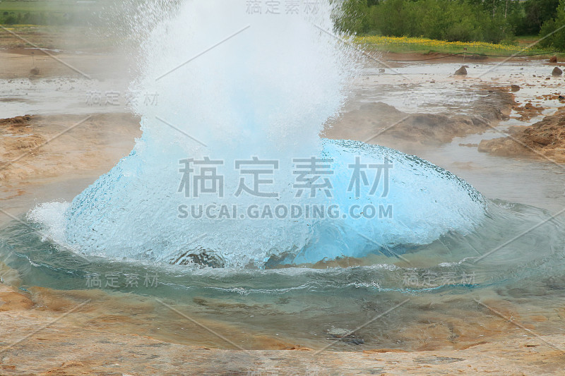 冰岛的 Strokkur Geysir