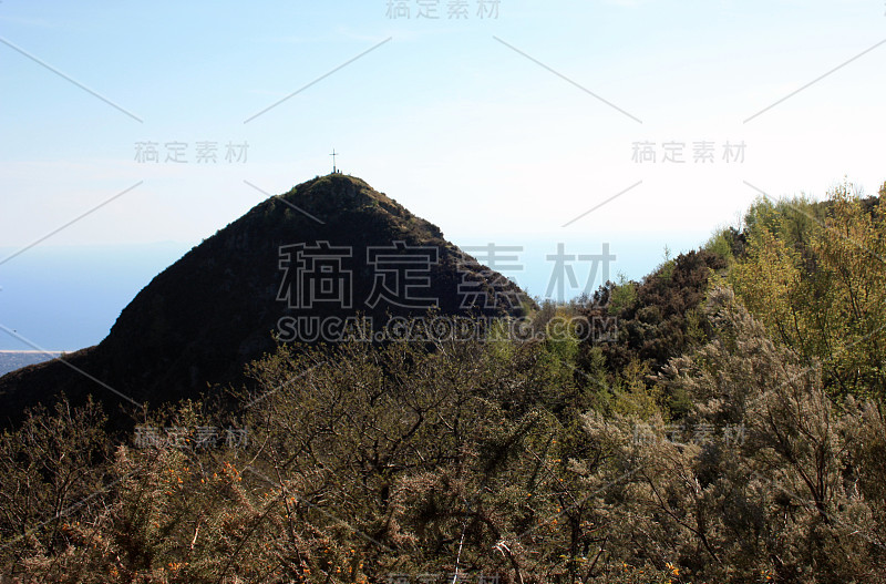 壮丽的帕斯基利奥山谷和山顶的阿普安阿尔卑斯山