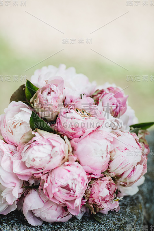 婚礼鲜花、花束和戒指