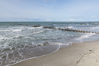波罗的海沿岸，阿伦修海滩上的波浪