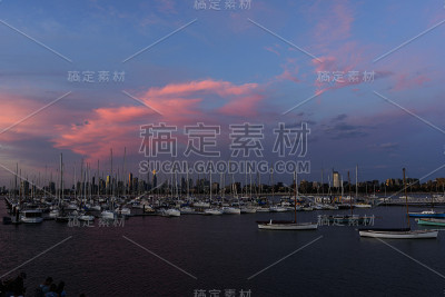 澳大利亚，墨尔本，圣基尔达码头，海面上的日落