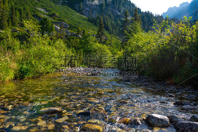 在高塔特拉斯的山区河流