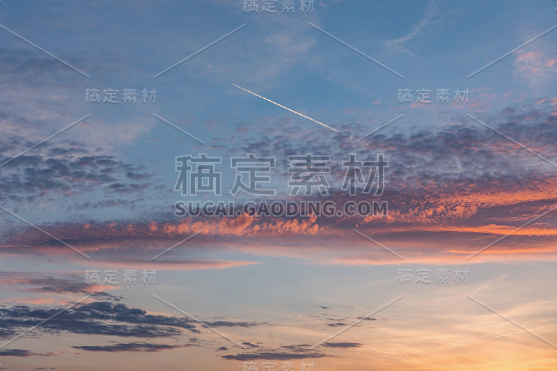 日落后多彩的天空