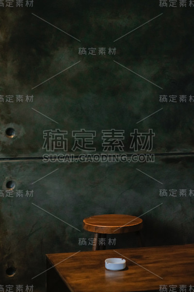 桌子和椅子