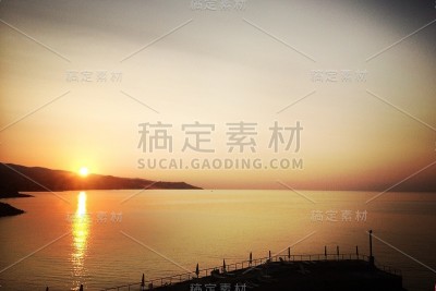 意大利圣雷莫海岸的地中海日出
