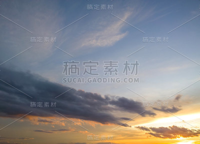 日落。