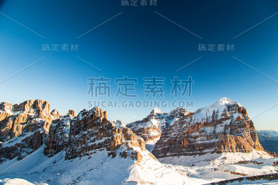 意大利多洛米提准备迎接滑雪季节