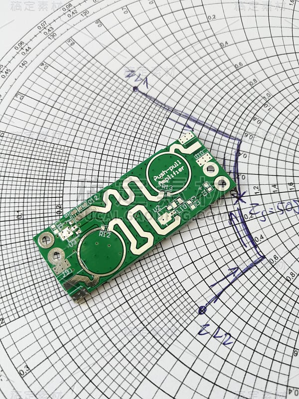 RF PCB在史密斯图前面