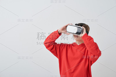 使用虚拟现实眼镜