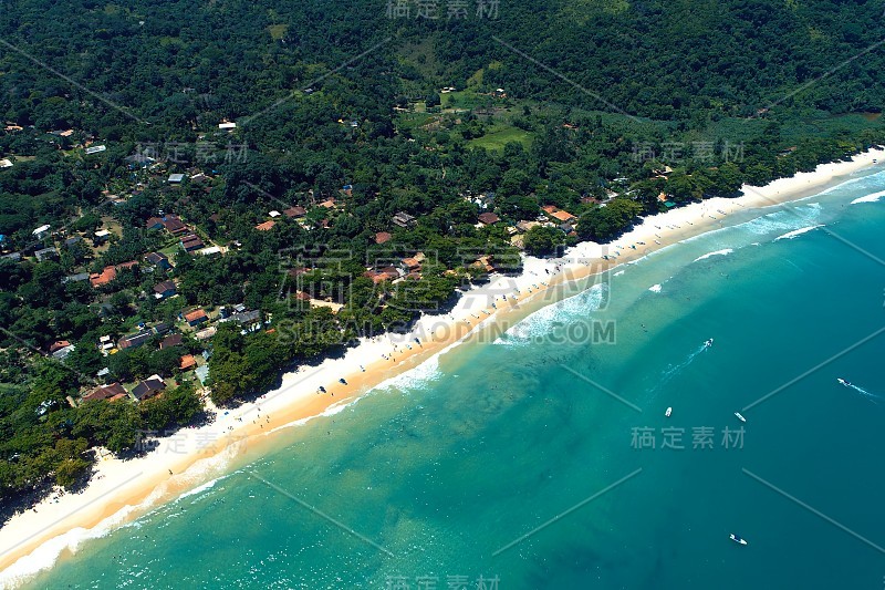 Paraty海湾全景在阳光明媚的一天，里约热内卢de Janeiro，巴西。伟大的景观。旅游目的地。