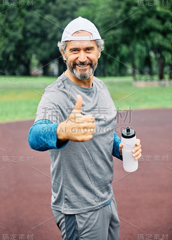 老年人跑步锻炼运动健身积极健身