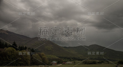戏剧性的山景观