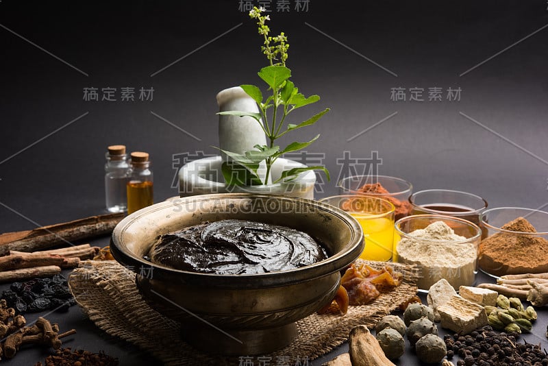 印度阿育吠陀膳食补充剂Chyawanprash / chyavanaprasha是一种煮熟的混合糖，