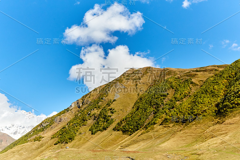 山中的石塔