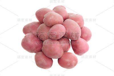 年轻的粉红色的土豆。孤立的