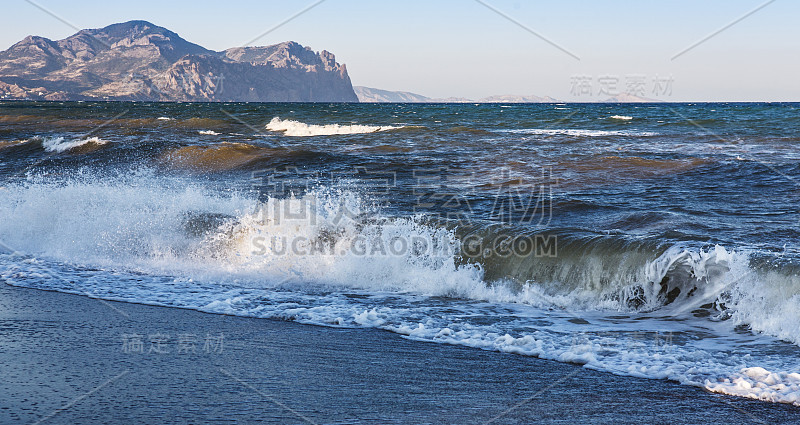 海滨与波