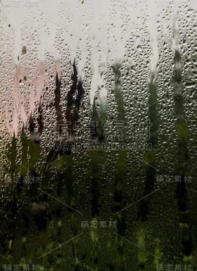 窗外的雨