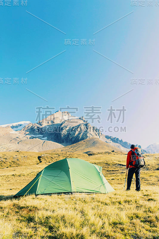 勃朗峰之旅是一个独特的徒步旅行，围绕勃朗峰大约200公里，可以在7到10天之间完成，途经意大利，瑞士