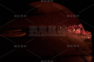 烤箱里的石头烤披萨