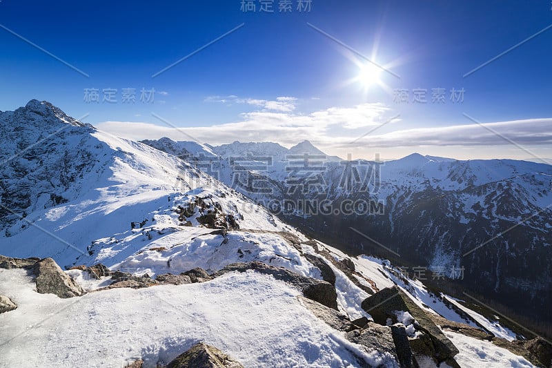 冬天下雪的太特拉山