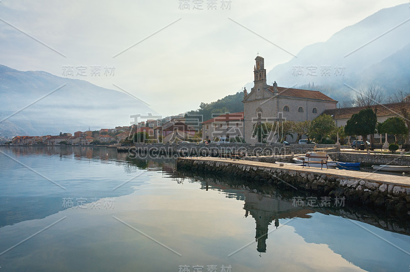 美丽的地中海冬季景观。古城Prcanj。黑山，科托尔湾