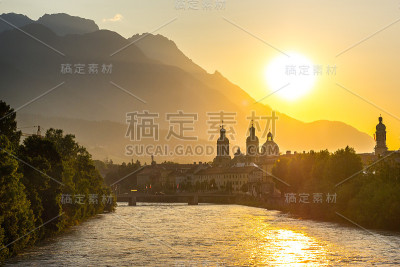奥地利因斯布鲁克老城的日出