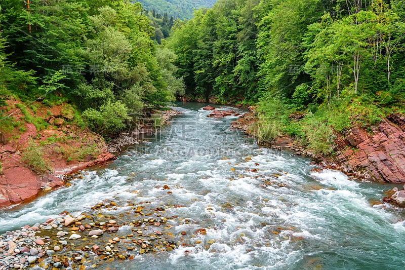 夏季景观以山河为主