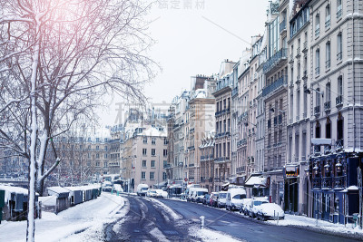 街上白雪覆盖，巴黎圣马丁运河