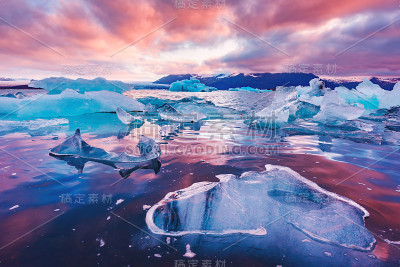 Jokulsarlon冰湖中的冰山