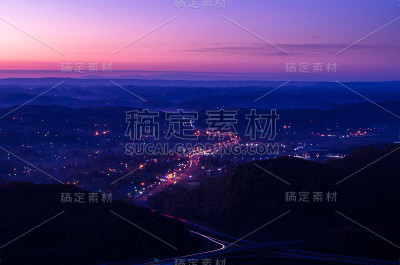 就在日出前在坎伯兰口