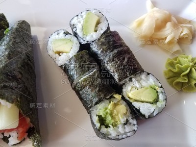 牛油果和姜卷寿司
