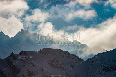 波兰塔特拉雪山云中全景图