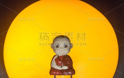 一个和尚沉思