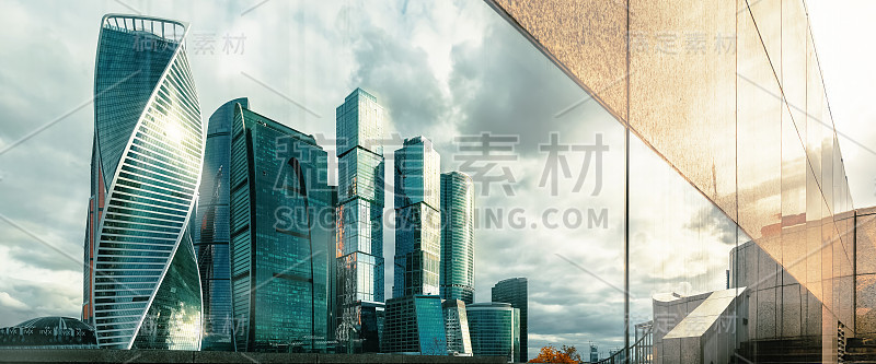 倒影莫斯科国际商务中心，俄罗斯莫斯科。