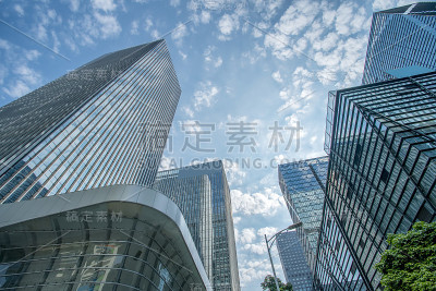 城市摩天大楼里的现代建筑